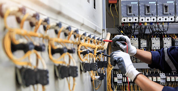 Professional Electrician technician working in Carleton, MI